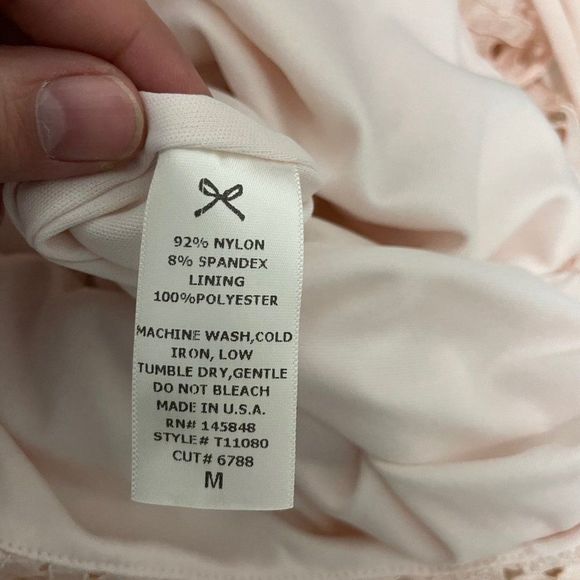 Everly Pink Lace Cold Shoulder Tank Size Medium - Picture 6 of 7